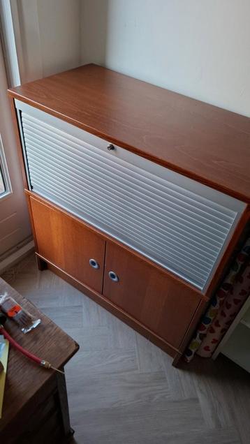 Mooie handige kast GRATIS