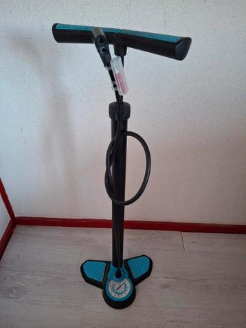 Gratis af te halen: fietspomp, vuurkorf, pot, tas