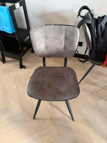 Gratis 4 stoelen af te halen