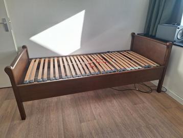 Seniorenbed met 2 kastjes en elektr. Lattenbodem