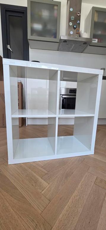 Witte opbergkast met 4 vakken