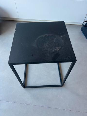 Zwarte vierkante bijzettafel