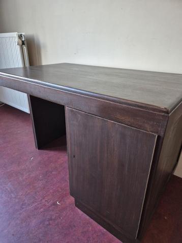 Klein massief houten bureau met geheime opbergruimte