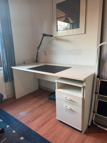 Bureau met lades dit weekens ophalen gratis