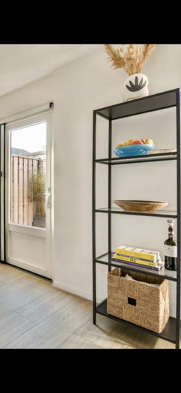 Zwarte stellingkast / kast