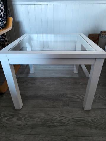 Gratis: tafeltje wit hout/glas