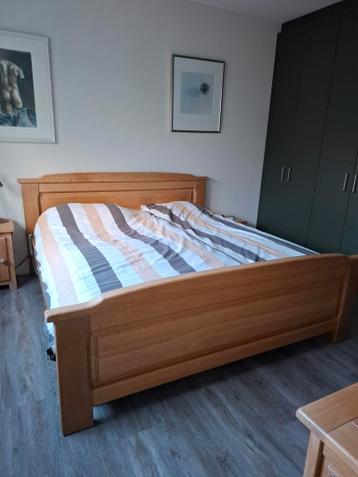 Mooi houten ledikant