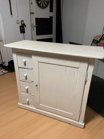 Antieke kleine specerijenkast