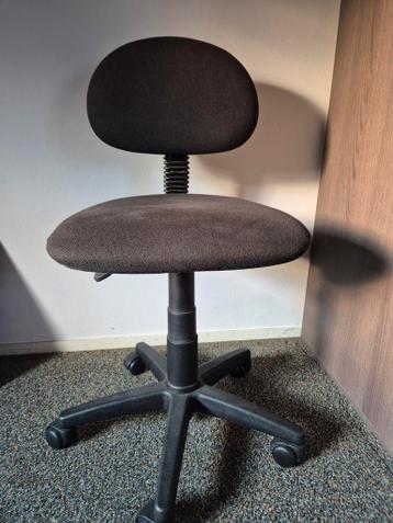 Gratis bureaustoel - uiterlijk februari af te halen