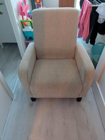 Comfortabele fauteuil met stoffen bekleding