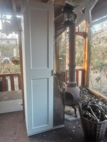 Pax Kledingkast die wat liefde nodig heeft