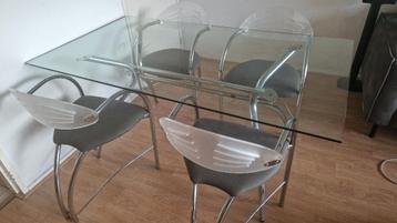 Gratis: Glazen eetkamer tafel met 4 stoelen