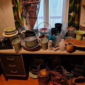Diverse potjes, mandjes en schaaltjes