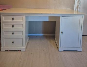 Stevig bureau 160cm breed GRATIS