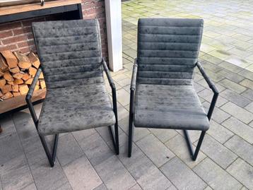 2 antraciete stoelen