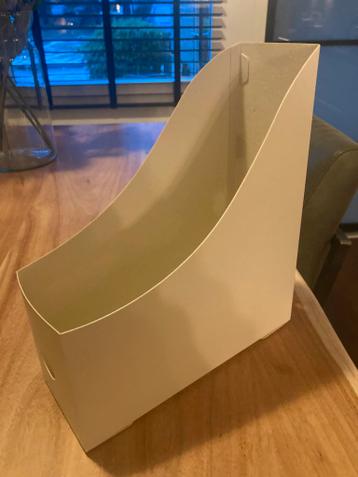 Gratis lectuurbak/ tijdschriftenhouder, kunststof, beige