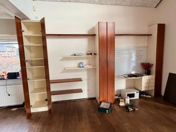 Gratis 3 hoge kasten (248cm hoog)