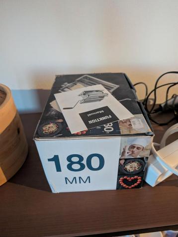 Gratis af te halen: pastamachine, stekkerdoos, router, föhn