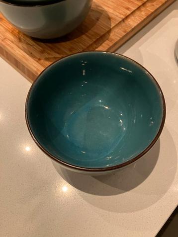 Set van 4 kommetjes, waarvan 1 beschadigd