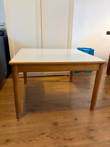 Houten tafel - 80x80 cm, gratis ophalen!
