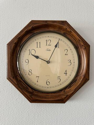 Mooie Teka Wandklok met ‘Houten’ Frame