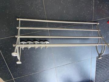 Gratis af te halen: kapstok / wandkapstok