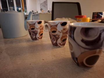 Koffiebekers en theepot - Gratis!