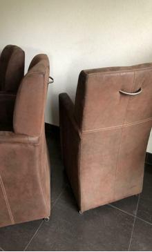 4 stoelen op wieltjes, gratis af te halen op 19 februari