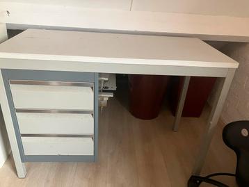 Stevig metalen bureau gratis