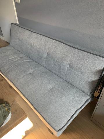 Bedbank grijs stof, mooi voor op een kinderkamer