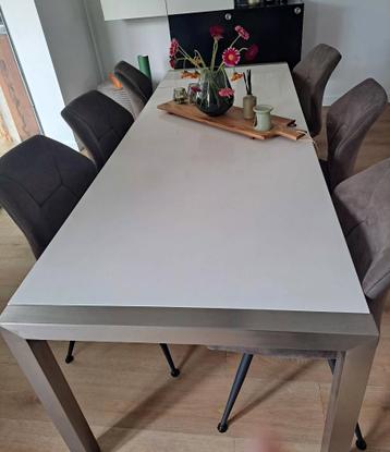 Gratis uitschuifbare eettafel 160-200-240