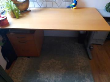 Gratis gebruikt bureau 160x80 cm incl ladekastje op wieltjes