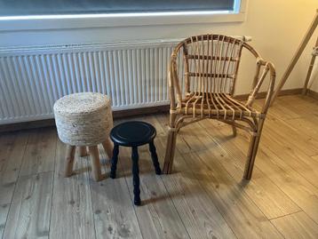 Stoel en krukjes