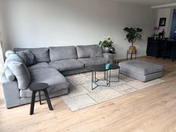 Hoekbank + hocker van Goossens wonen - GRATIS