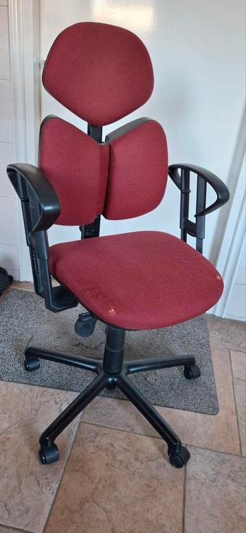 Gebruikte rode bureaustoel