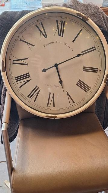 2 Wandklokken - 50cm & 32cm - Gratis Af te Halen