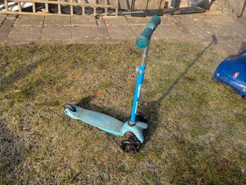 Step met lampjes in de wielen