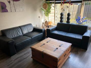 Gratis 2-zits zwart leren banken