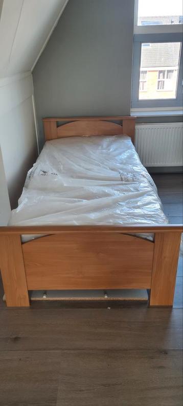 Eenpersoonsbed 90x200 cm