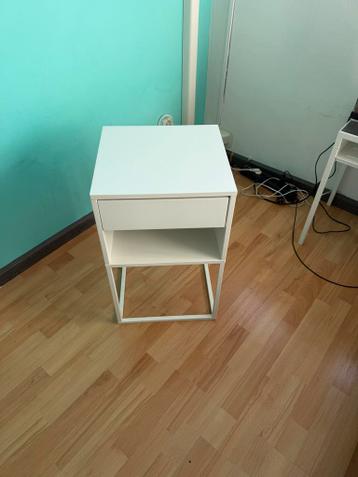 Nachtkastje met softclose lade - Gratis af te halen!