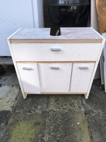 GRATIS Wastafelkast met lades en deurtjes