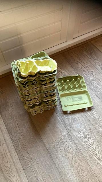 Gratis ophalen: Hele berg lege eierdozen