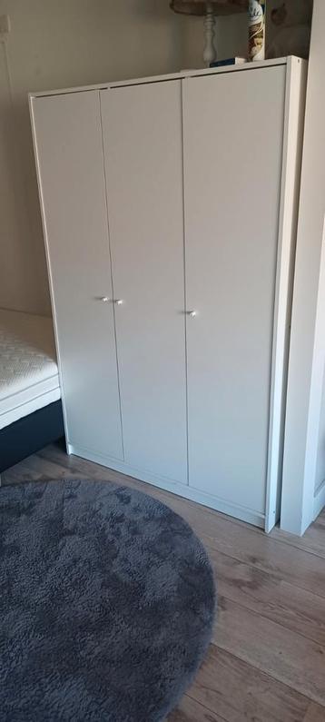 2x IKEA Kleppstad Kledingkast - 3 Deurs