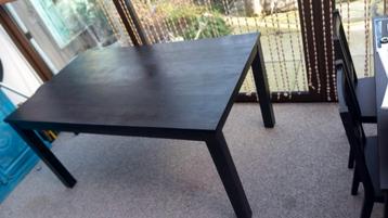 Geverfde houten eetkamertafel 160 x 90 en hoogte 78 cm