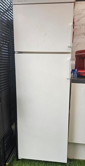 GRATIS.  ! GRATIS  !  koelkast mile 15 jaar oud   werkt niet