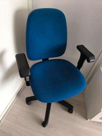Blauwe bureaustoel (GRATIS)