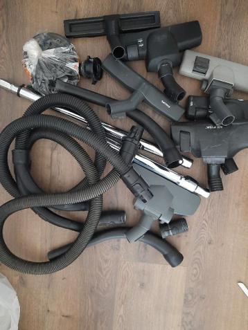 Gratis ophalen, stofzuiger onderdelen zie foto's