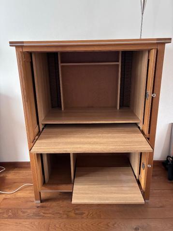 Eiken houten computerkast