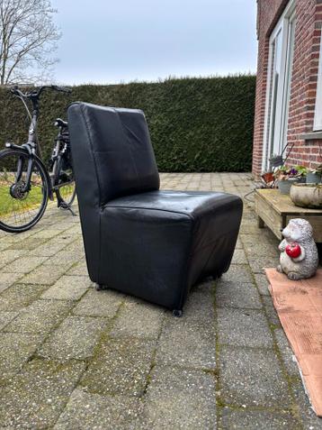 4 stoelen (GRATIS)