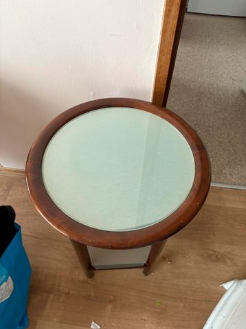 Bij zet tafeltje gratis